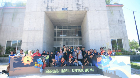 Karya mural hasil dari keseruan KM UISI dalam memperingati hari bumi di Kampus B