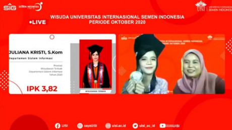 Juliana Kristi pada sesi pembacaan wisudawan terbaik Juliana Kristi pada sesi pembacaan wisudawan terbaik