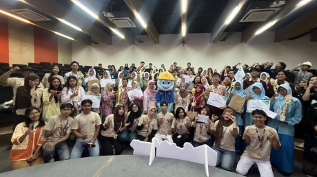Peserta dan panitia dalam rangkaian kegiatan Logistichamp 2026