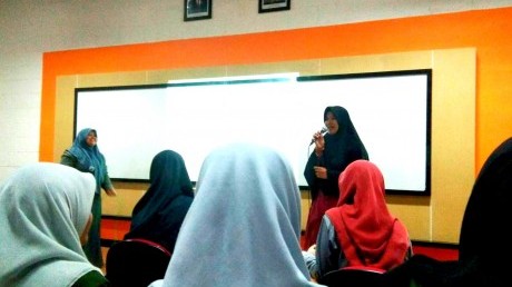 Sharing session oleh Yudha Maylinda Cahyonoputri dan Nia Febriana Dewi