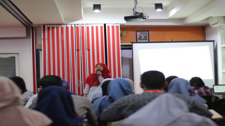 Diskusi bersama KM Manajemen Rekayasa dipandu oleh Kuntum Khoiro Ummatin, S.T., M.T Diskusi bersama KM Manajemen Rekayasa dipandu oleh Kuntum Khoiro Ummatin, S.T., M.T