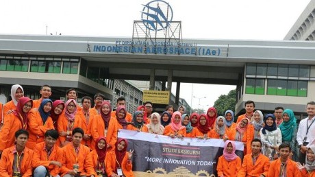 Mahasiswa Manajemen Rekayasa di PT Dirgantara Indonesia (Persero)