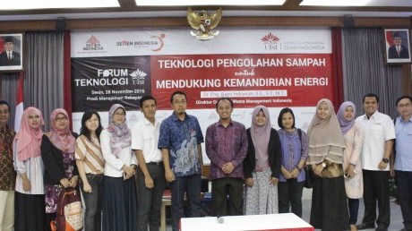 Dr. Eng. Bayu Indrawan, S.E, S.T, M.T selaku Direktur CWMI dan tamu undangan Dr. Eng. Bayu Indrawan, S.E, S.T, M.T selaku Direktur CWMI dan tamu undangan