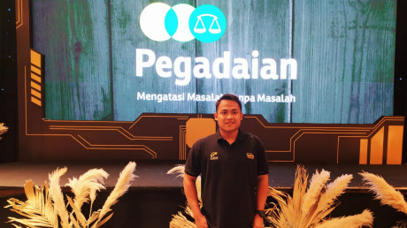 Sosok Mahardika Reza Adamy saat magang di PT Pegadaian cabang Surabaya