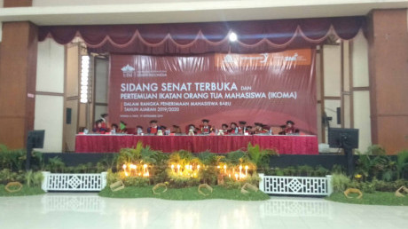 Rektor dan Wakil Rektor UISI dalam Sidang Senat Terbuka 2019