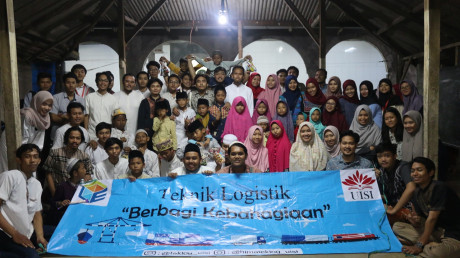 Kebersamaan Mahasiswa Teknik Logistik dan Manajemen Rekayasa bersama Anggota Panti Asuhan Nurul Ulum Kebersamaan Mahasiswa Teknik Logistik dan Manajemen Rekayasa bersama Anggota Panti Asuhan Nurul Ulum