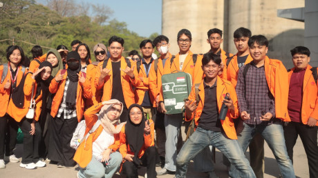 Wakil Rektor III UISI secara simbolis melepas 225 mahasiswa peserta KKN Tahun 2026