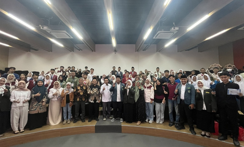 Narasumber dan peserta berfoto bersama usai pelaksanaan Youth Career Preparation Program