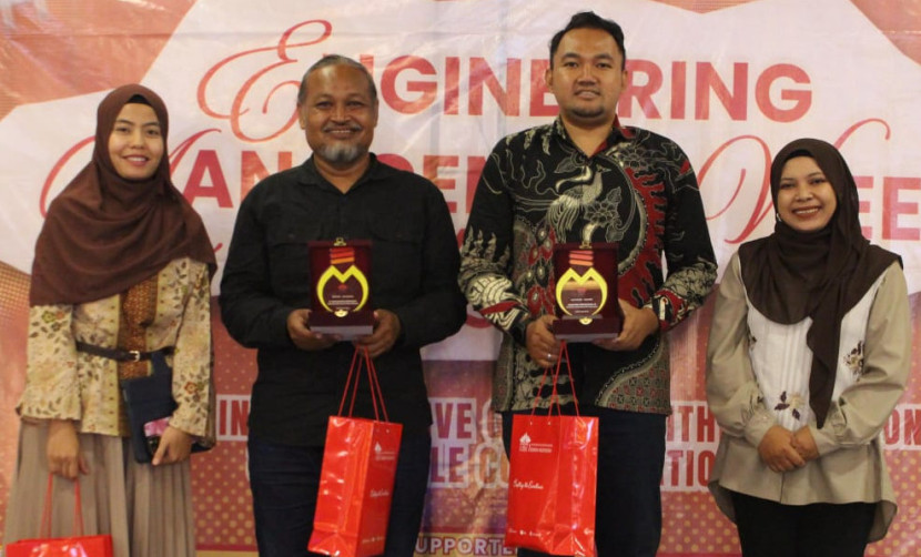 Narasumber dari PT Petrokimia Gresik dan Ecoton berbagi wawasan mengenai implementasi industri berke