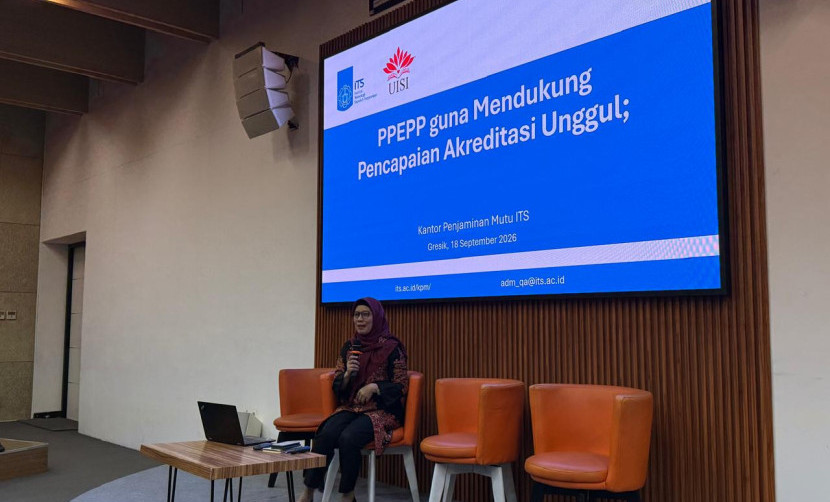 Prof. Sri Gunani P., Direktur Penjaminan Mutu ITS, saat memberikan pemaparan PPEP kepada peserta.
