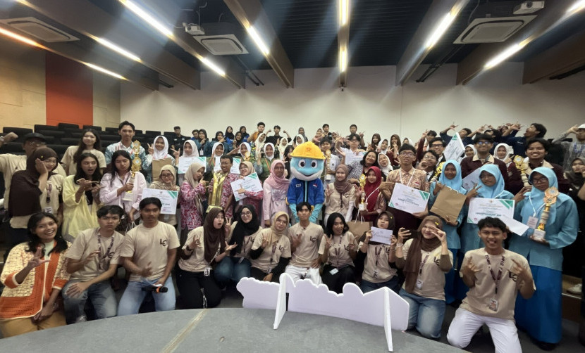 Peserta dan panitia dalam rangkaian kegiatan Logistichamp 2026