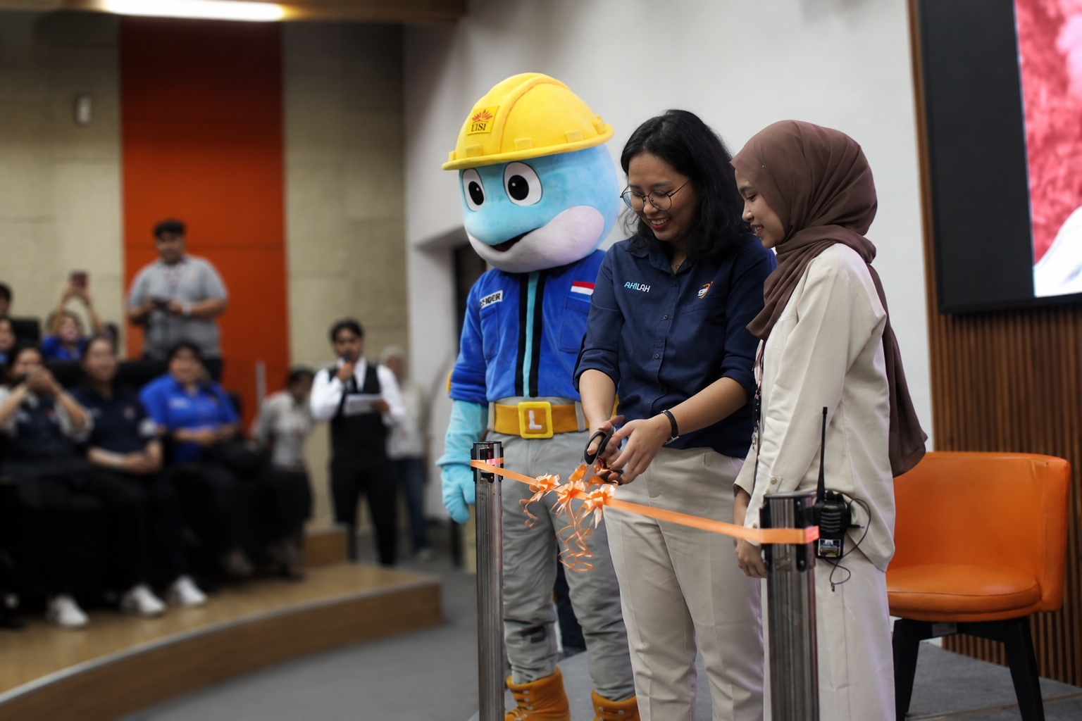 Pemotongan pita sebagai simbol pembukaan Logistichamp 2026