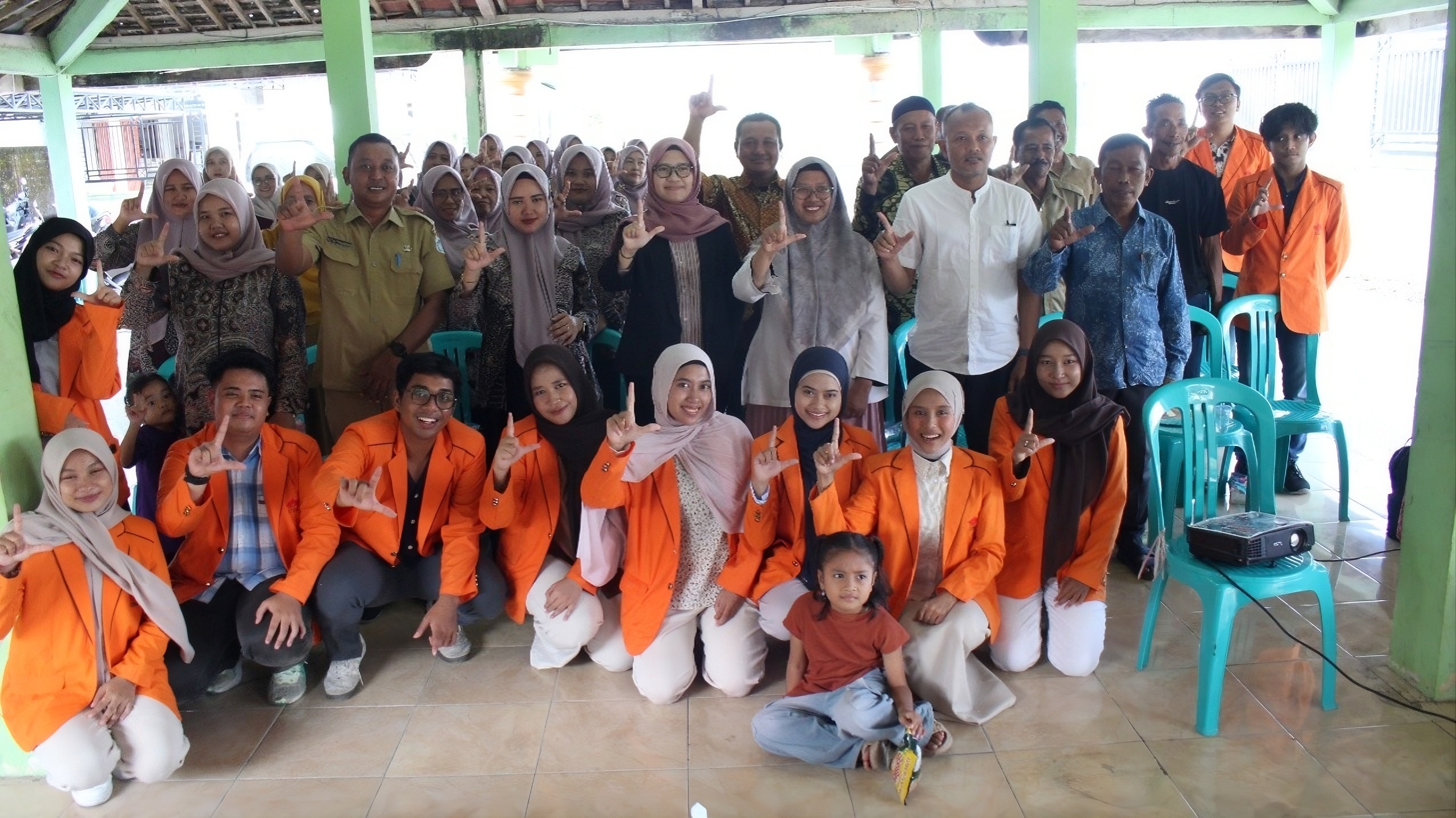 Foto Bersama Setelah Pembukaan PPK Ormawa HIMA Sisfor di Balai Desa Kedungrejo